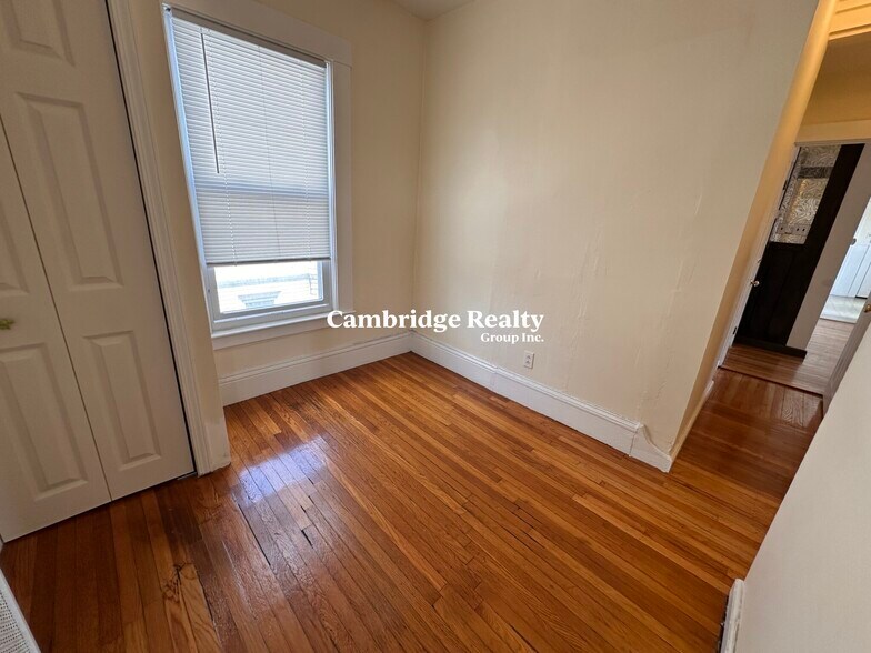 Building Photo - 549 Broadway