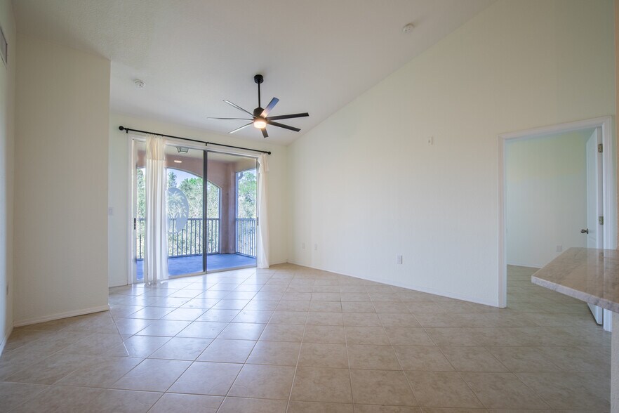 Building Photo - 4106 Central Sarasota Pky