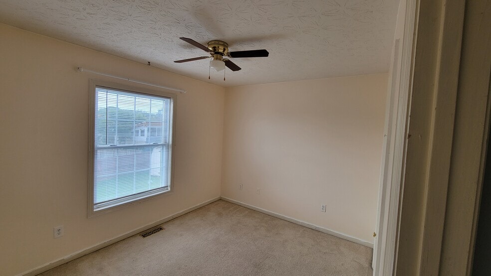 Building Photo - 131 Brookside Pl