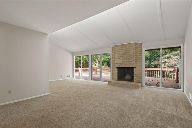 Building Photo - 705 Edgewater Trail