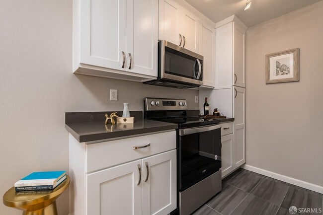 Building Photo - 65 Hermann St