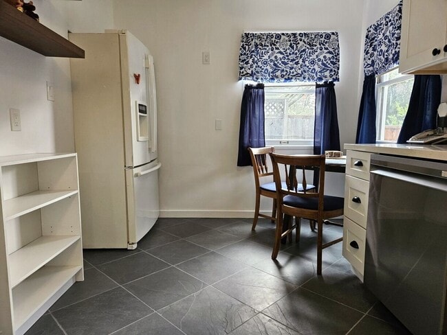 Building Photo - Charming 3 Bedroom Home in Southgate Neigh...