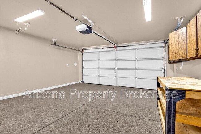 Building Photo - 5610 W Grovers Ave