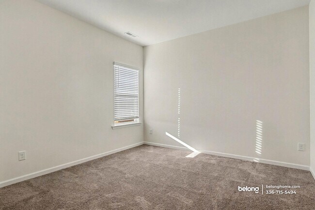 Building Photo - 103 W Tecoma Ln