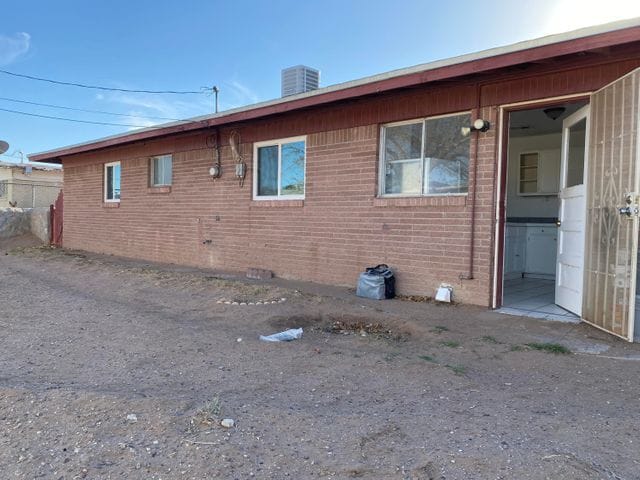 Building Photo - 9402 Montgomery Dr