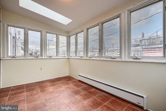 Building Photo - 136 Gittings St