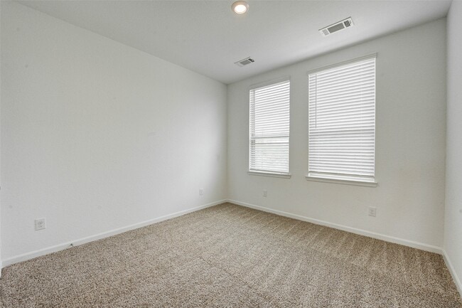 Building Photo - 207 Club Crest Ln