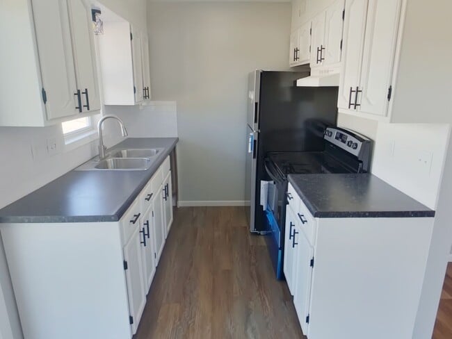 Building Photo - 242 N Acadia Ave