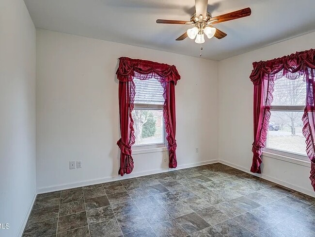 Building Photo - 2 Bed, 1 Bath - Home