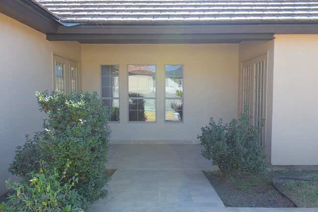 Building Photo - 10614 Kirby Dr