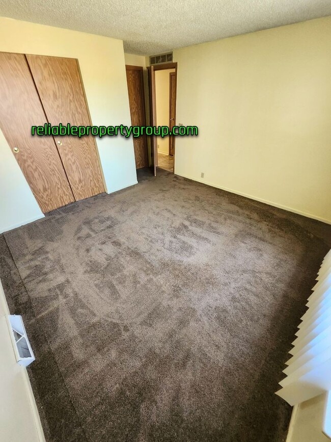 Building Photo - New Listing in Churubusco!!