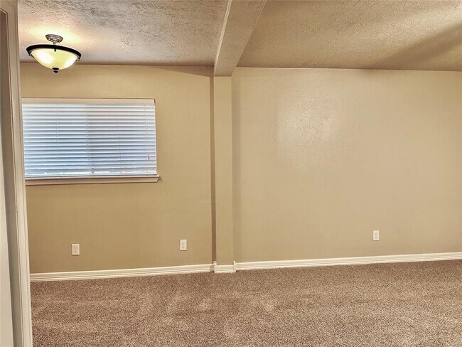 Building Photo - 239 Ridgewood Dr