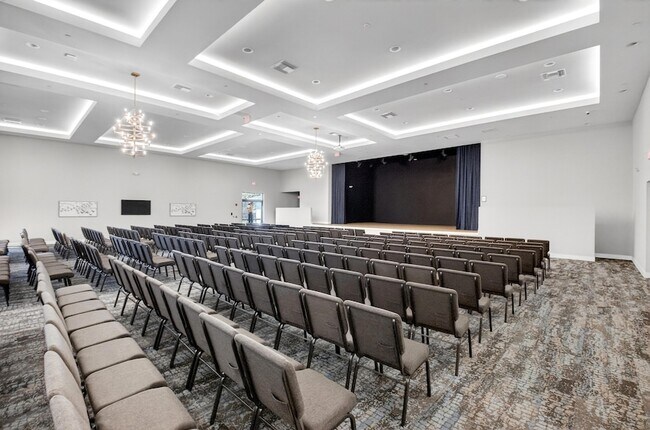 Building Photo - 5908 Viale Elizabeth