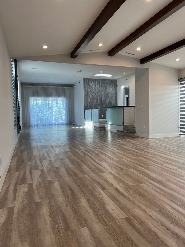 Building Photo - 2 Bedroom Modern Luxury, Valley Village