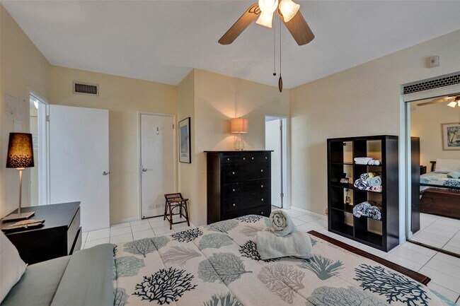 Building Photo - 341 N Birch Rd