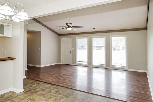 Building Photo - 26180 Children Ln