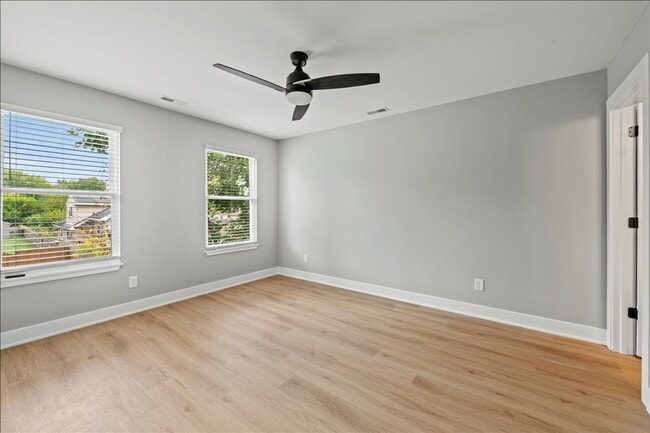 Building Photo - 617 W 39th St