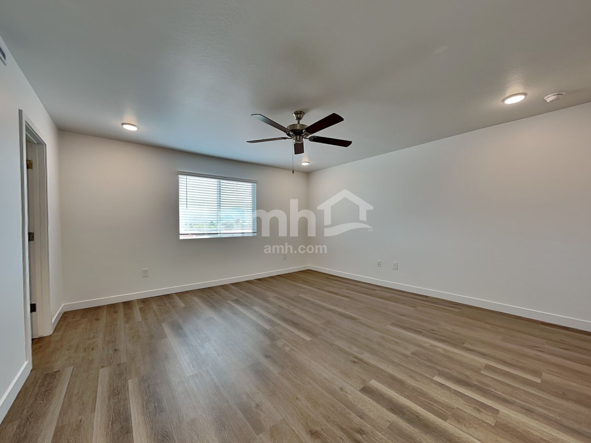 Building Photo - 9829 W Parkway Dr