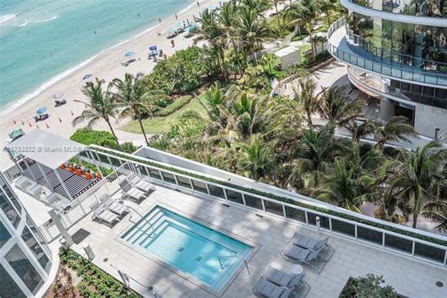 Building Photo - 15811 Collins Ave