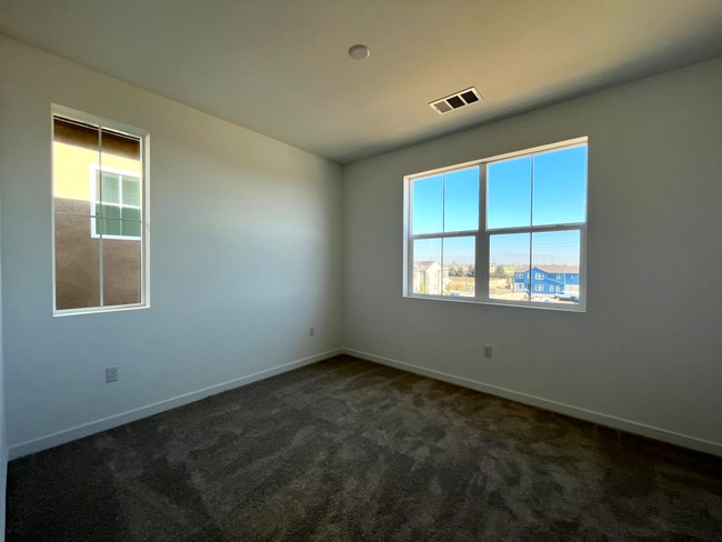 Building Photo - 3 bed, 2.5 bath in Ontario, CA!