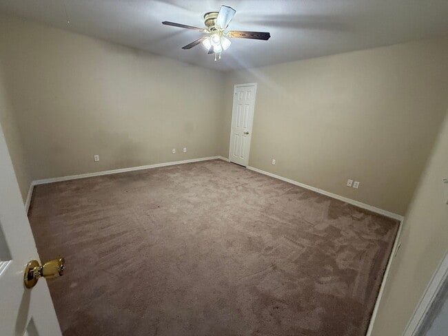 Building Photo - 139 Hallette Dr