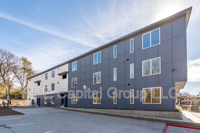 Building Photo - 948 S Corinth St Rd