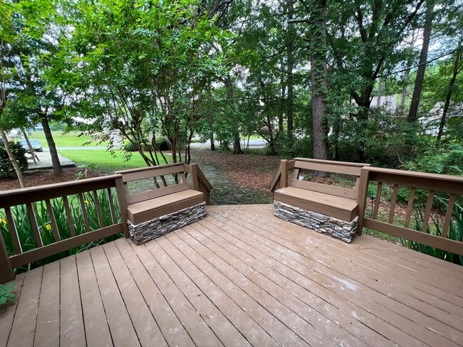 Building Photo - 1635 Pondside Dr