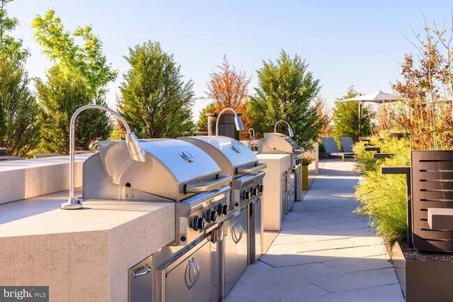 Building Photo - 1630 Columbia Rd NW