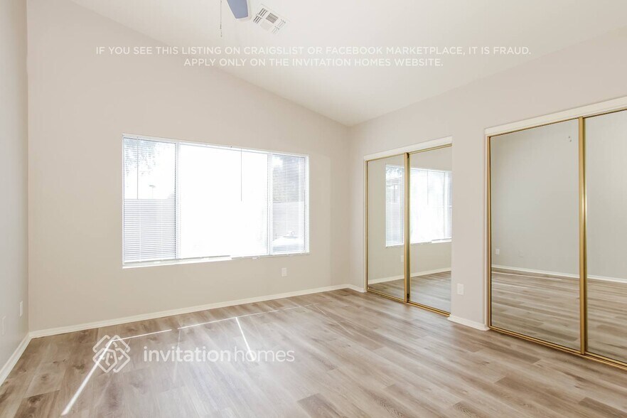 Building Photo - 8343 W Bloomfield Rd