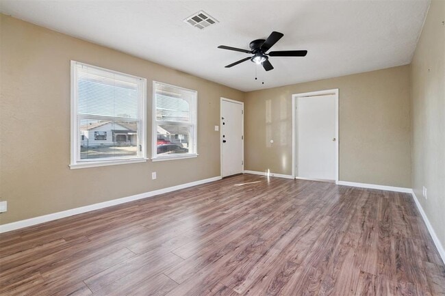 Building Photo - 317 E Key Blvd