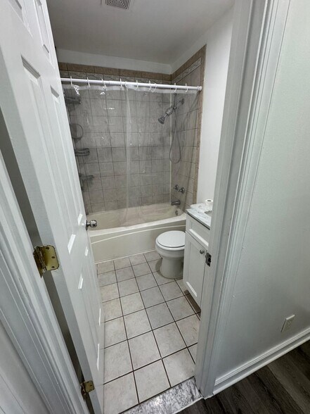 Building Photo - 1467 Charlestown Dr