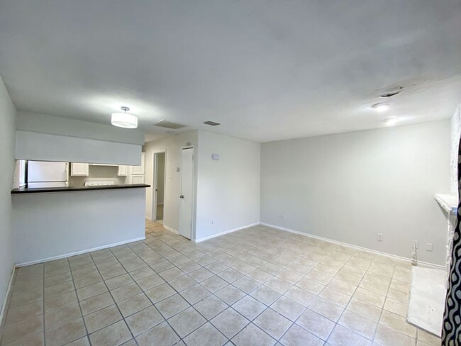 Building Photo - $300 OFF 1ST MONTH RENT IF YOU MOVE IN WIT...