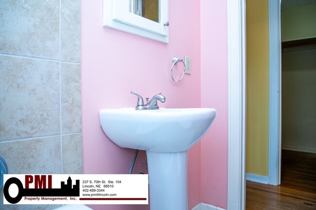 Building Photo - 1630 H St