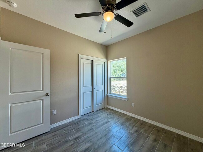 Building Photo - 125 Palma Dr