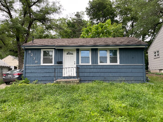 Primary Photo - 8239 Wayne Ave