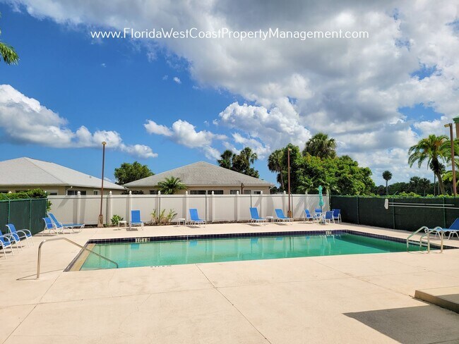 Building Photo - ANNUAL LEASE! SUPER CUTE 2 BEDROOM/2 BATH ...
