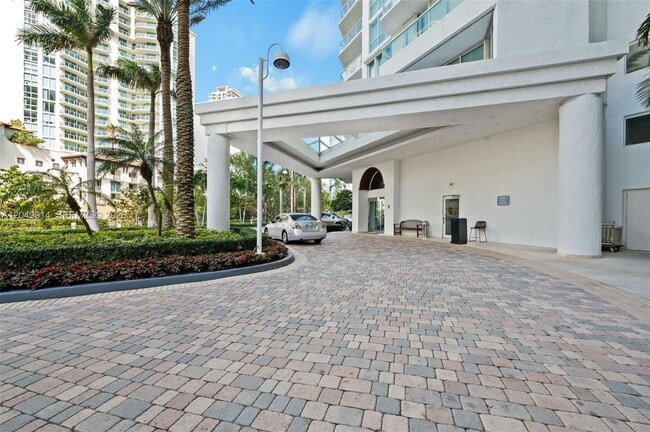 Building Photo - 16400 Collins Ave