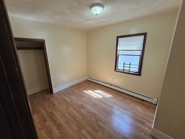 Building Photo - 49 Judson St