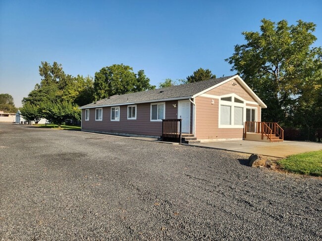 Building Photo - Lake house with Shop on 1/2 acre