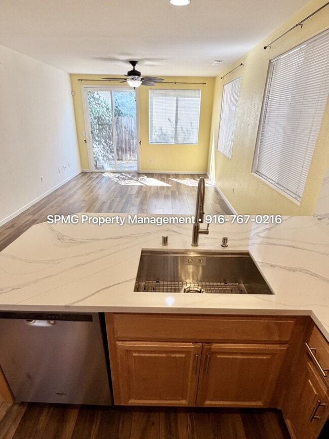 Building Photo - Beautifully Maintained 3 Bed / 2.5 Bath Home in South Natomas — New Appliances & Community Amenit...