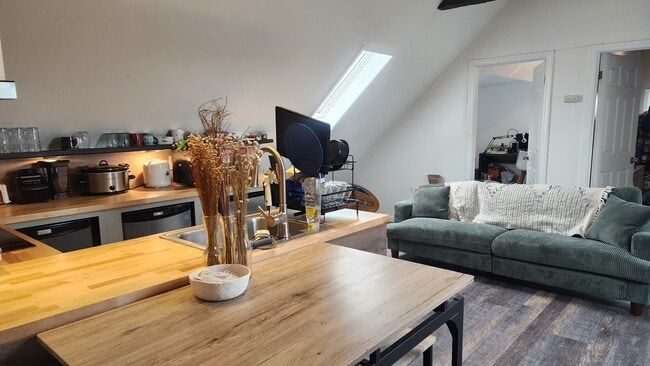 Building Photo - 130 Chestnut St