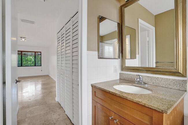 Building Photo - 2514 Taylor St