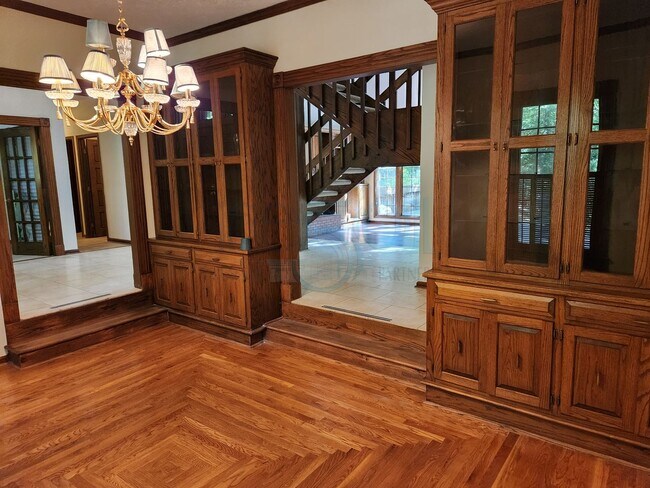 Building Photo - RARE exquisite home on acreage in the heart of West Little Rock!