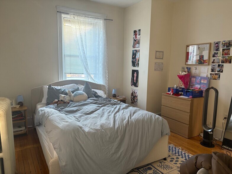 Building Photo - 62 Egmont St