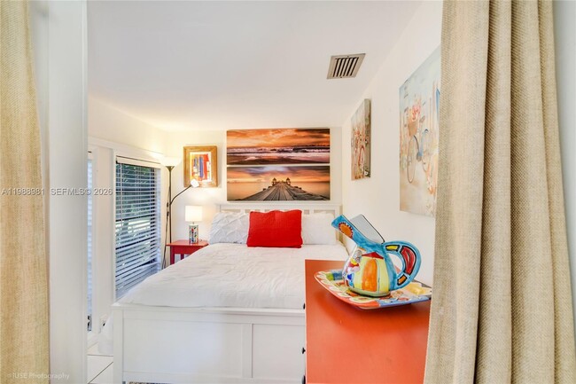 Building Photo - 212 SW 1st Ave