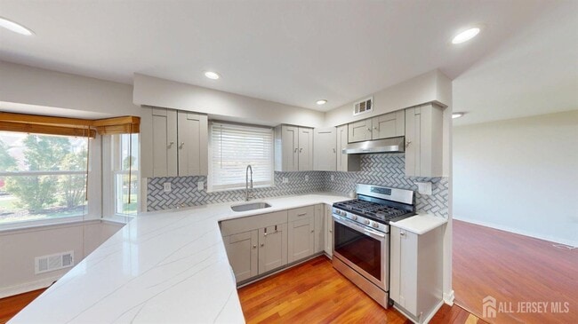 Building Photo - 77 Princess Dr