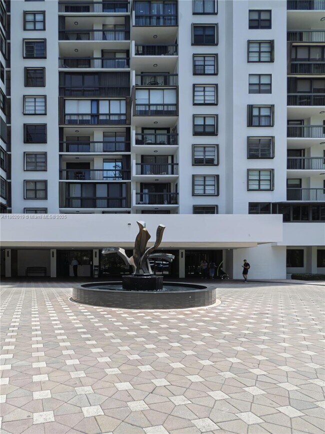 Building Photo - 2333 Brickell Ave