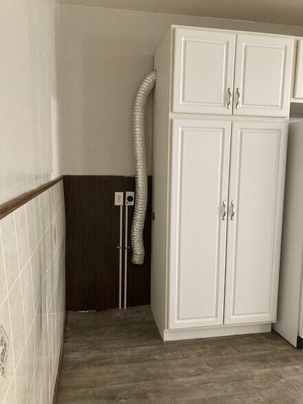 Washer & Dryer Hook up - 5374 Odell St