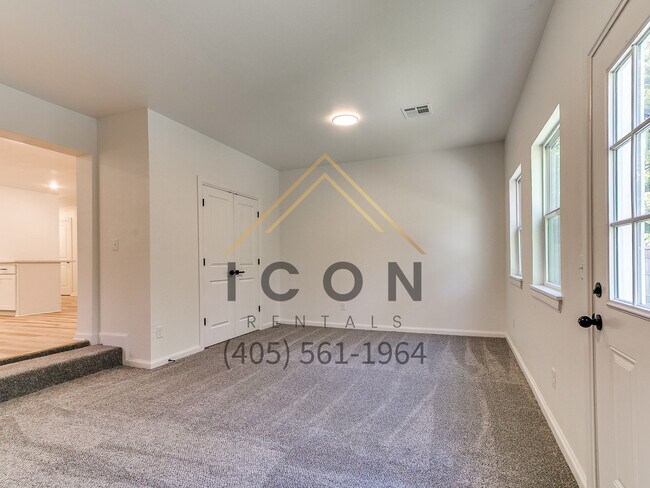 Building Photo - 11747 Silver Maple Dr