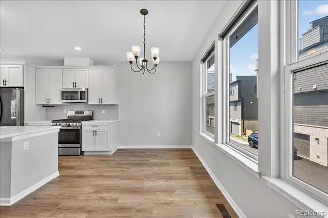 Building Photo - 1087 Hampton Cir